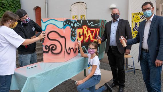 Graffiti-Workshop: Auch der Bürgermeister versuchte sich an der Dose