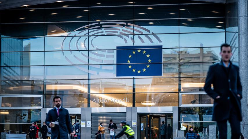 Die Hauptstadt Brüssel, Sitz des Europaparlaments, gilt wegen hoher Fallzahlen ebenfalls als Risikogebiet. Vor nicht notwendigen Reisen wird dringend abgeraten.