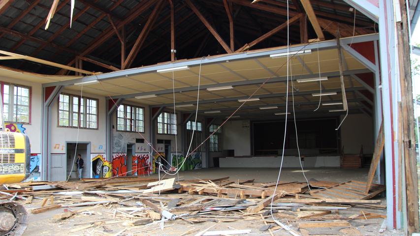Alte Stadthalle Bad Windsheim: Der Abriss beginnt