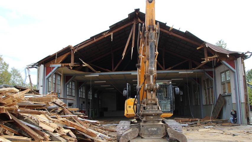 Alte Stadthalle Bad Windsheim: Der Abriss beginnt