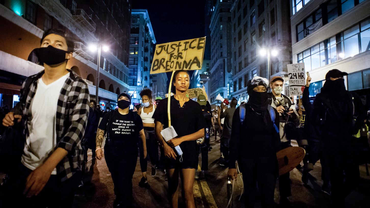 Demonstranten in den USA fordern immer wieder "Gerechtigkeit für Breonna Taylor".