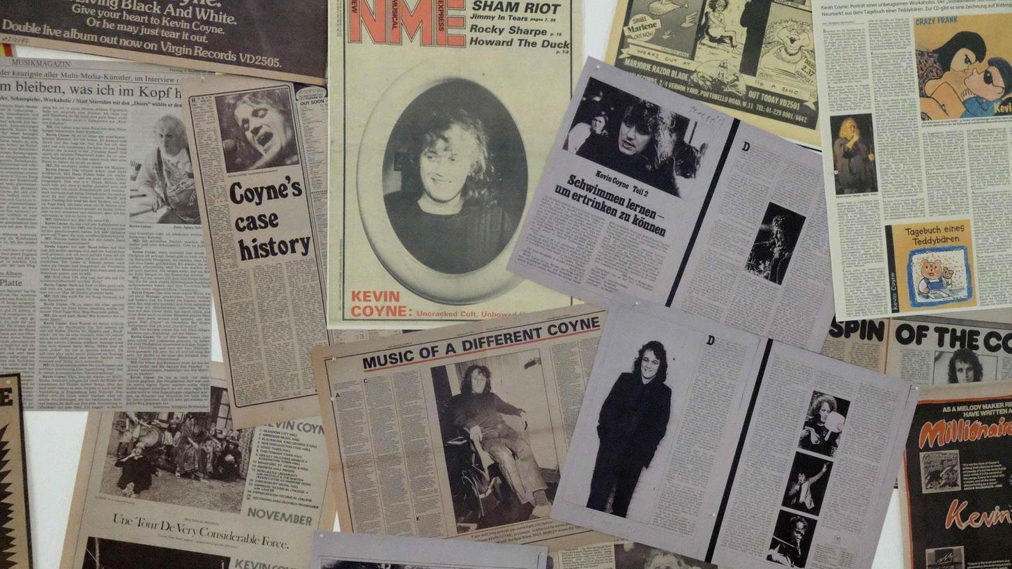 Im „Musikraum“ der Ausstellung erinnern u.a. Artikel aus renommierten Musikmagazinen und Zeitungen an den Erfolg des Blues-Musikers in den 70er und 80er Jahren.