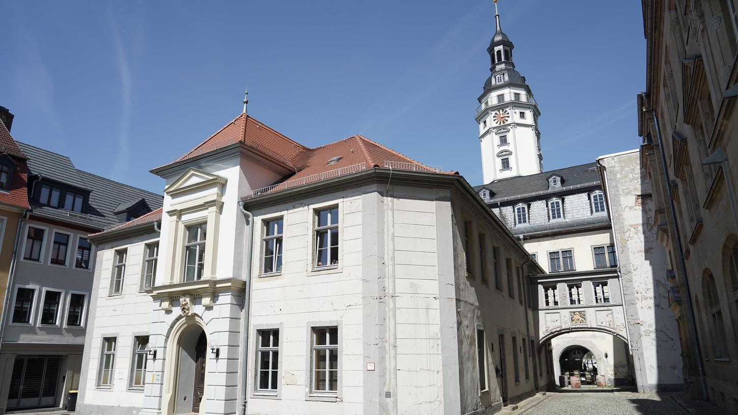Ein Blick auf das Rathaus von Gera. Deren Stadtrat hat den AfD-Politiker Reinhard Etzrodt zum Vorsitzenden gewählt. Der Arzt im Ruhestand erhielt 23 von 40 Stimmen.