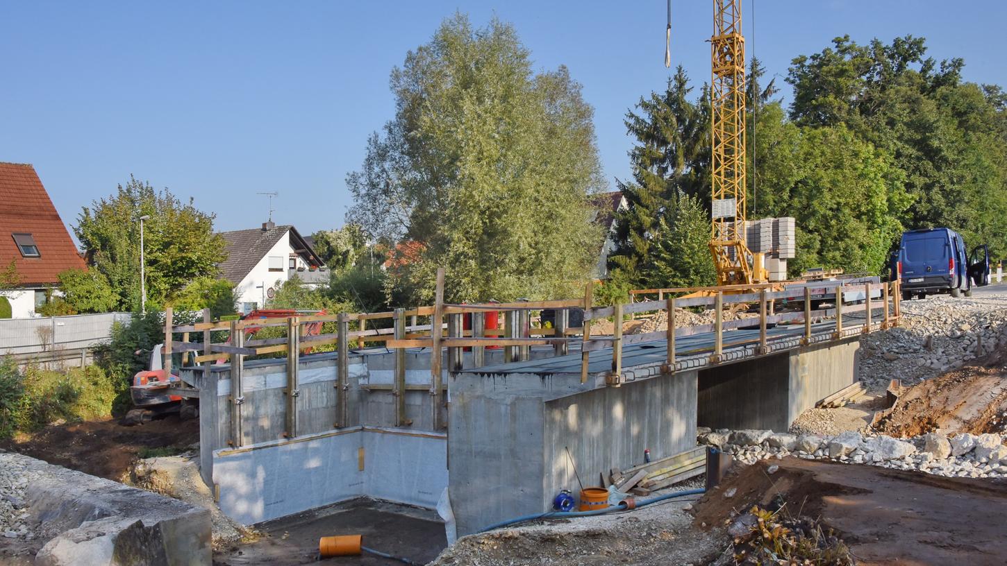 Die Brücken-Bauarbeiten in Dormitz nähern sich ihrem Ende. Die Brücken-Bauarbeiten in Dormitz nähern sich ihrem Ende.