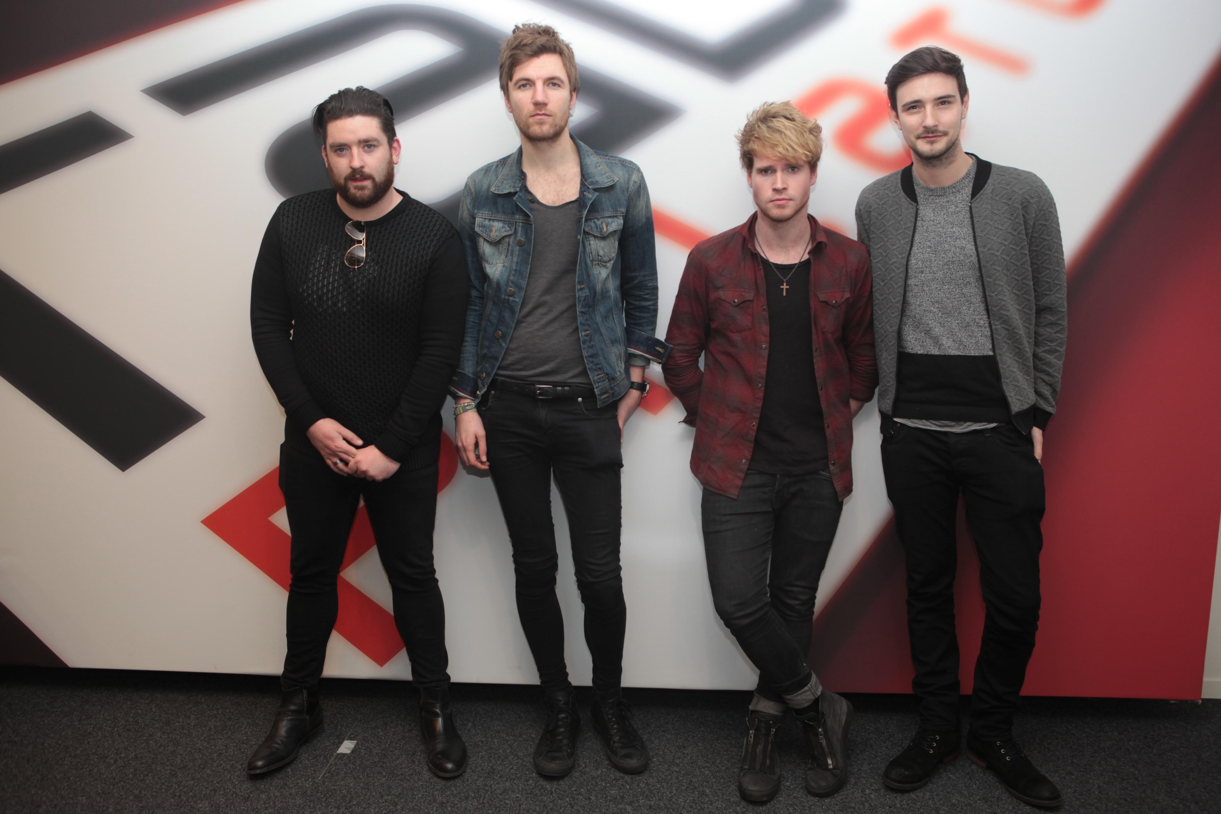 Die irische Alternative-Rockband begann unter dem Namen 21 Diamonds und gewann 2006 bei der irischen Show "You're a Star". Nach dem Verlust von Linnane kam es 2011 zum Ende der Band, die nicht mehr an ihren anfänglichen Erfolg anknüpfen konnte. Die restlichen Drei machten mit einem neuen Bassisten unter dem aktuellen Namen Kodaline weiter und ihre Songs fanden zum Teil Verwendung in der Serie "Grey's Anatomy" und "Fack ju Göhte". Die irische Alternative-Rockband begann unter dem Namen 21 Diamonds und gewann 2006 bei der irischen Show "You're a Star". Nach dem Verlust von Linnane kam es 2011 zum Ende der Band, die nicht mehr an ihren anfänglichen Erfolg anknüpfen konnte. Die restlichen Drei machten mit einem neuen Bassisten unter dem aktuellen Namen Kodaline weiter und ihre Songs fanden zum Teil Verwendung in der Serie "Grey's Anatomy" und "Fack ju Göhte".