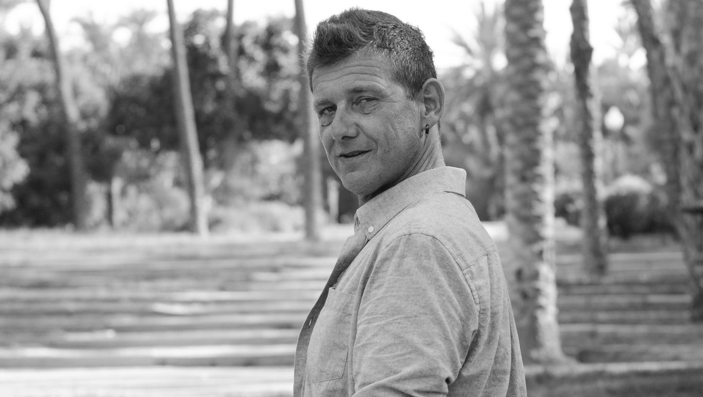 Zwischen zwei Welten: Rainer Guthmann ist unter Kiefern ebenso wie unter Palmen zuhause. Zwischen zwei Welten: Rainer Guthmann ist unter Kiefern ebenso wie unter Palmen zuhause.