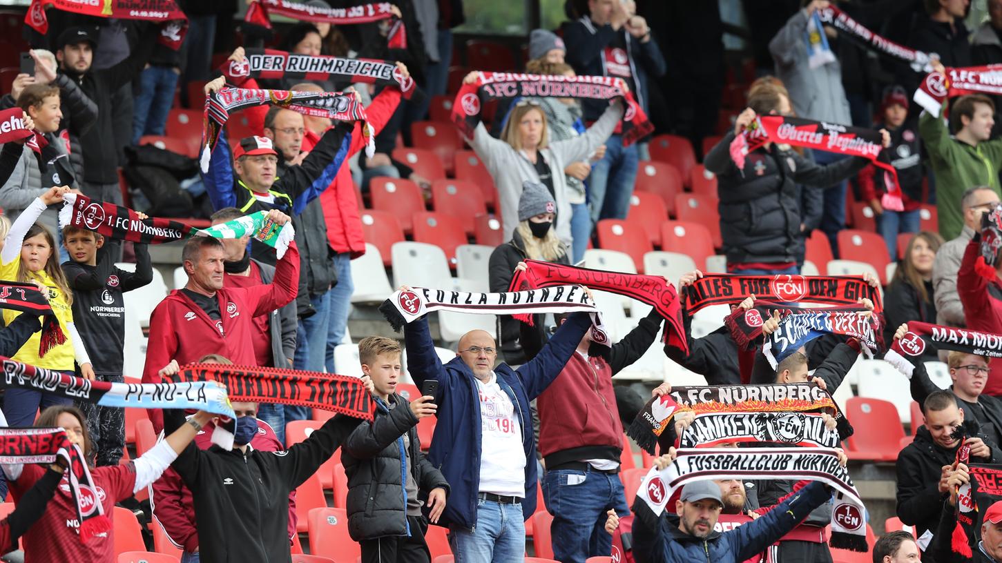Am Sonntag sollen erneut drei Punkte her. Auf die Unterstützung seiner Fans kann der FCN gegen St. Pauli aber nur in Teilen hoffen. Lediglich 12.500 Fans - ausschließlich Inhaber einer Dauerkarte - sind für die Partie zugelassen.
Am Sonntag sollen erneut drei Punkte her. Auf die Unterstützung seiner Fans kann der FCN gegen St. Pauli aber nur in Teilen hoffen. Lediglich 12.500 Fans - ausschließlich Inhaber einer Dauerkarte - sind für die Partie zugelassen.