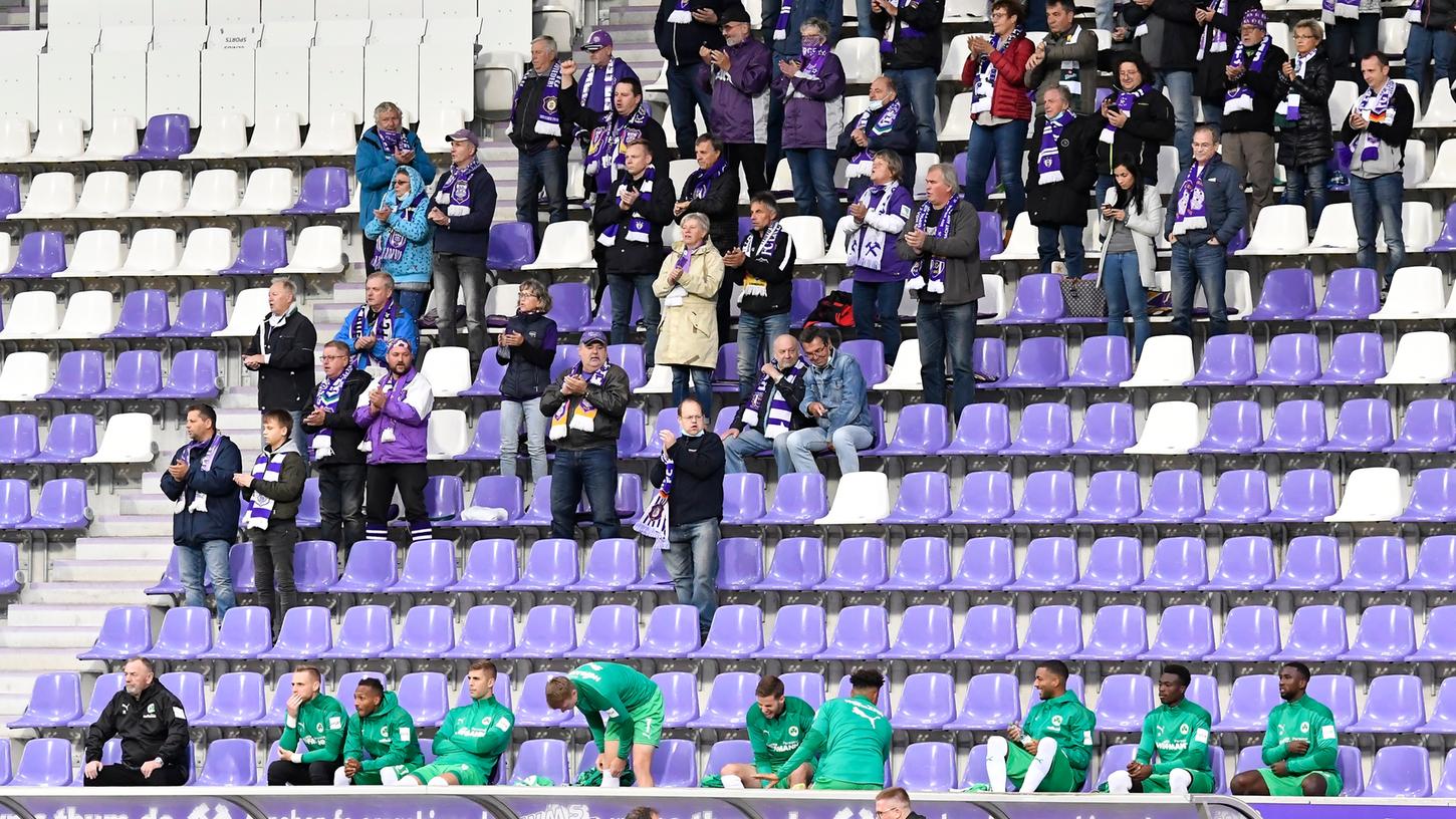 Traditionell hitzig und unangenehm ging es für die Fürther im Auer Erzgebirgsstadion zu.