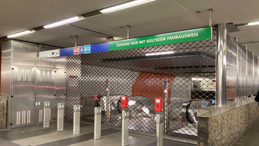 Verschlossene Tore an der U-Bahn: Der Warnstreik von Verdi am Dienstag hat in Nürnberg zum Verkehrschaos geführt.