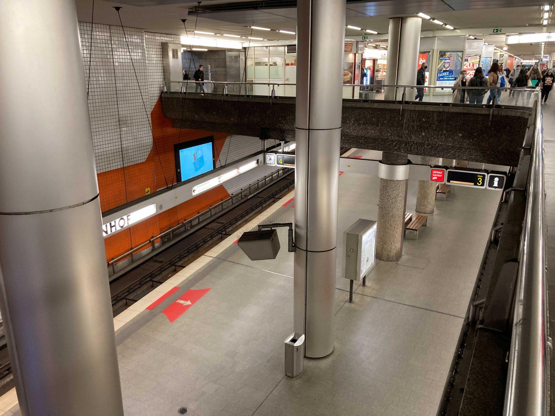 In Nürnberg, Fürth und Erlangen fielen U-Bahnen, Straßenbahnen und Busse aus.