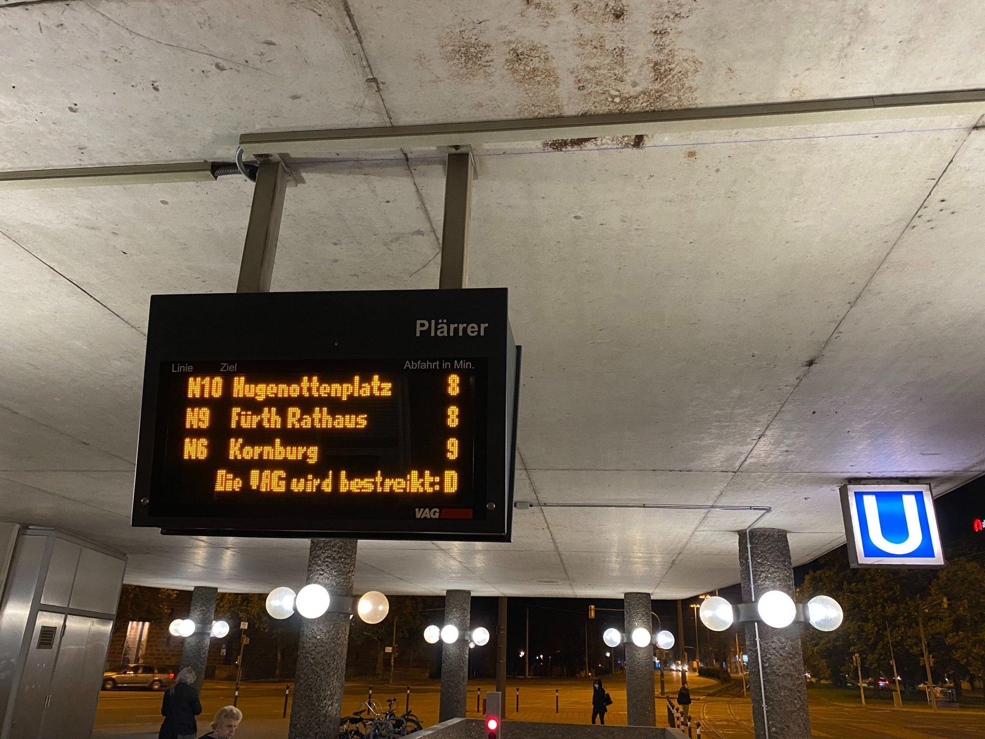 Ungewohntes Bild zu dieser Uhrzeit: N6, N9 und N10 bringen normalerweise Partygängerinnen und -gänger sicher nach Hause.