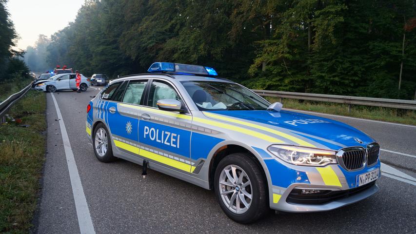 Kollision mit Polizeiauto: Vier Verletzte bei Ansbach