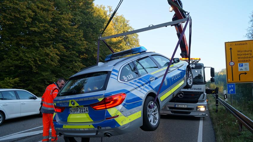 Kollision mit Polizeiauto: Vier Verletzte bei Ansbach