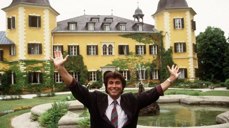 Schlagerstar Roy Black hat in den 80er Jahren dem Wörther See mit der Serie "Ein Schloss am Wörther See" zu zusätzlicher Berühmtheit verholfen.  