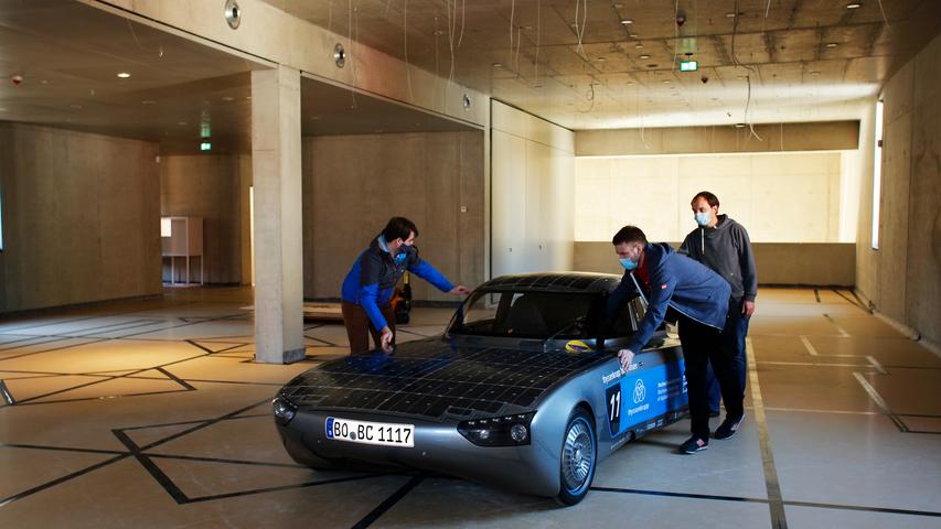 Zu den ersten Exponaten im Nürnberger Zukunftsmuseum zählt ein fünf Meter langes Solarauto.
