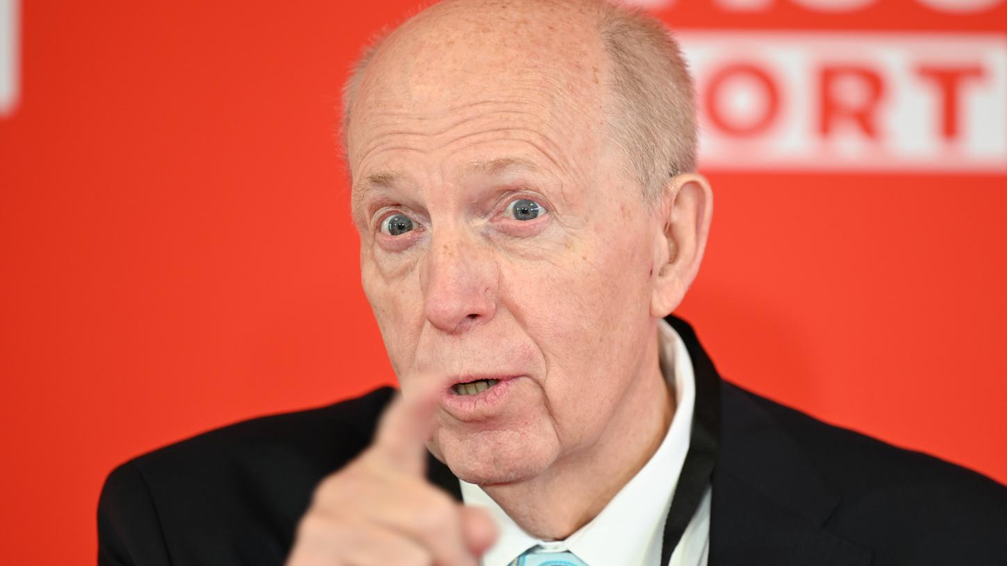 Einen Fingerzeig oder gar eine Wachablösung erwartet Ex-Leverkusen-Macher Reiner Calmund im Topspiel zwischen Bayer und Bayern nicht.
Einen Fingerzeig oder gar eine Wachablösung erwartet Ex-Leverkusen-Macher Reiner Calmund im Topspiel zwischen Bayer und Bayern nicht.