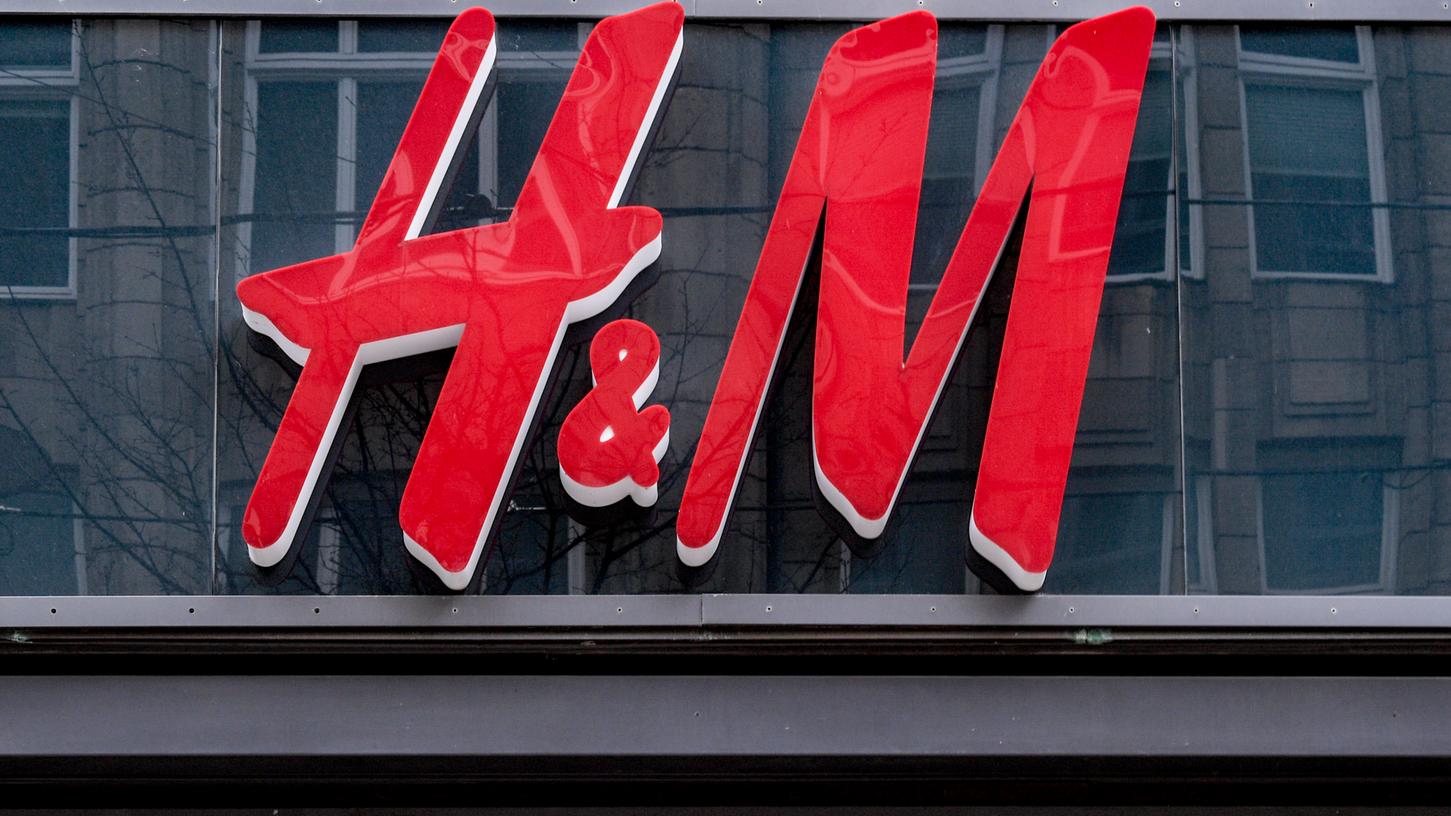 Weil er seine Mitarbeiter in Nürnberg ausspioniert hatte, muss der Modekonzern H&M eine Millionenstrafe zahlen. 

