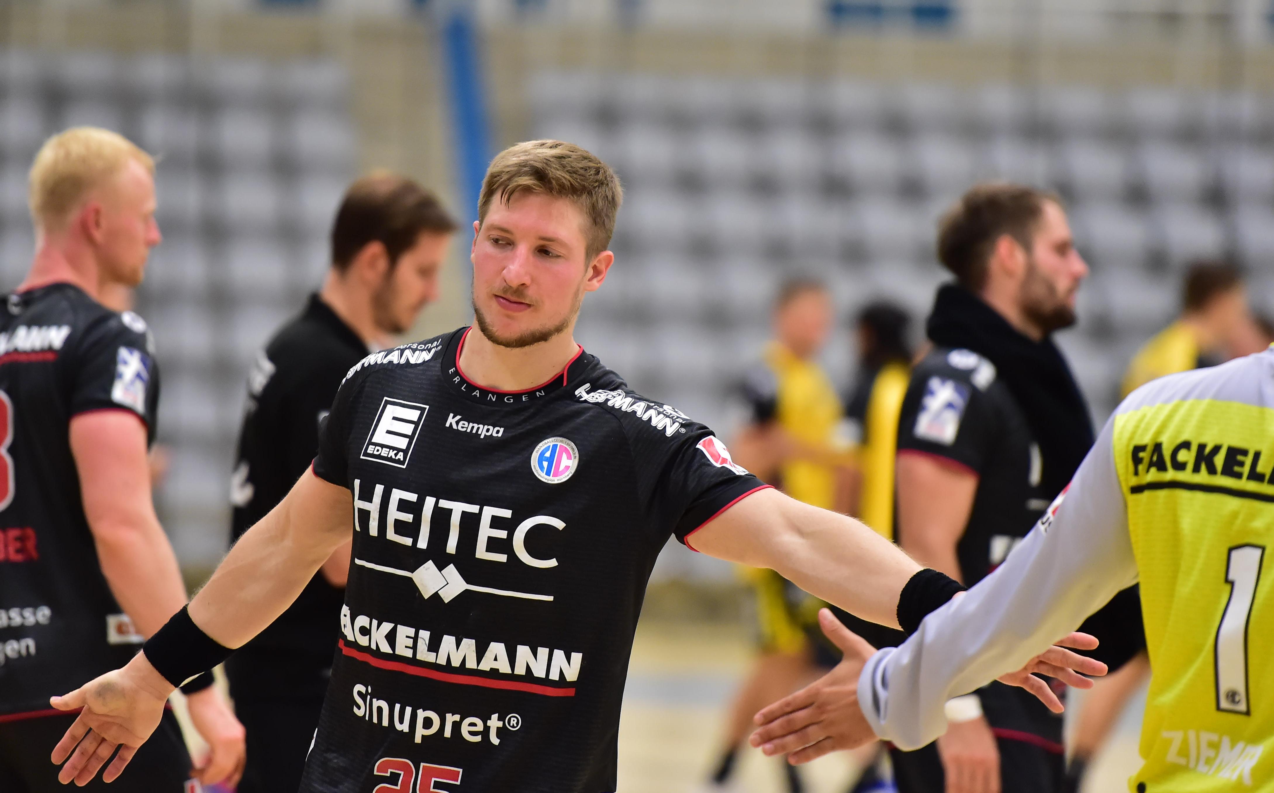 "Er ist unser Kämpfer. Ich habe noch nie so einen Athleten gesehen. Auf ihn kann man sich verlassen, ihn kann man immer reinwerfen, egal, wo er gebraucht wird. In der Vorbereitung hat er seine Sache im Mittelblock sehr gut gemacht. Er kann den gegnerischen Angriff, aber natürlich auch die Abwehr aufmischen."