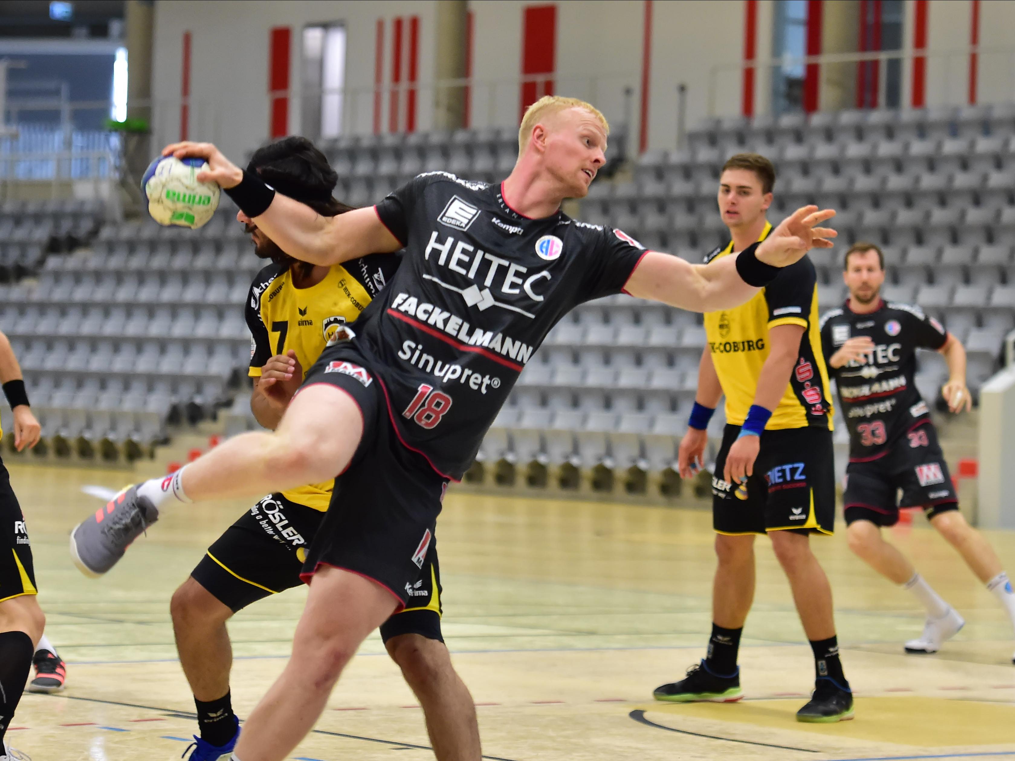 "Er hat sich richtig gemacht. Abgesehen davon, dass er ein guter Kreisläufer ist und ein gutes Verständnis für das Spiel hat, hat er in der Abwehr eine gute Grundaggressivität gefunden. Auch er hat einen guten Körper, da stellen wir schon was da in der Mitte."