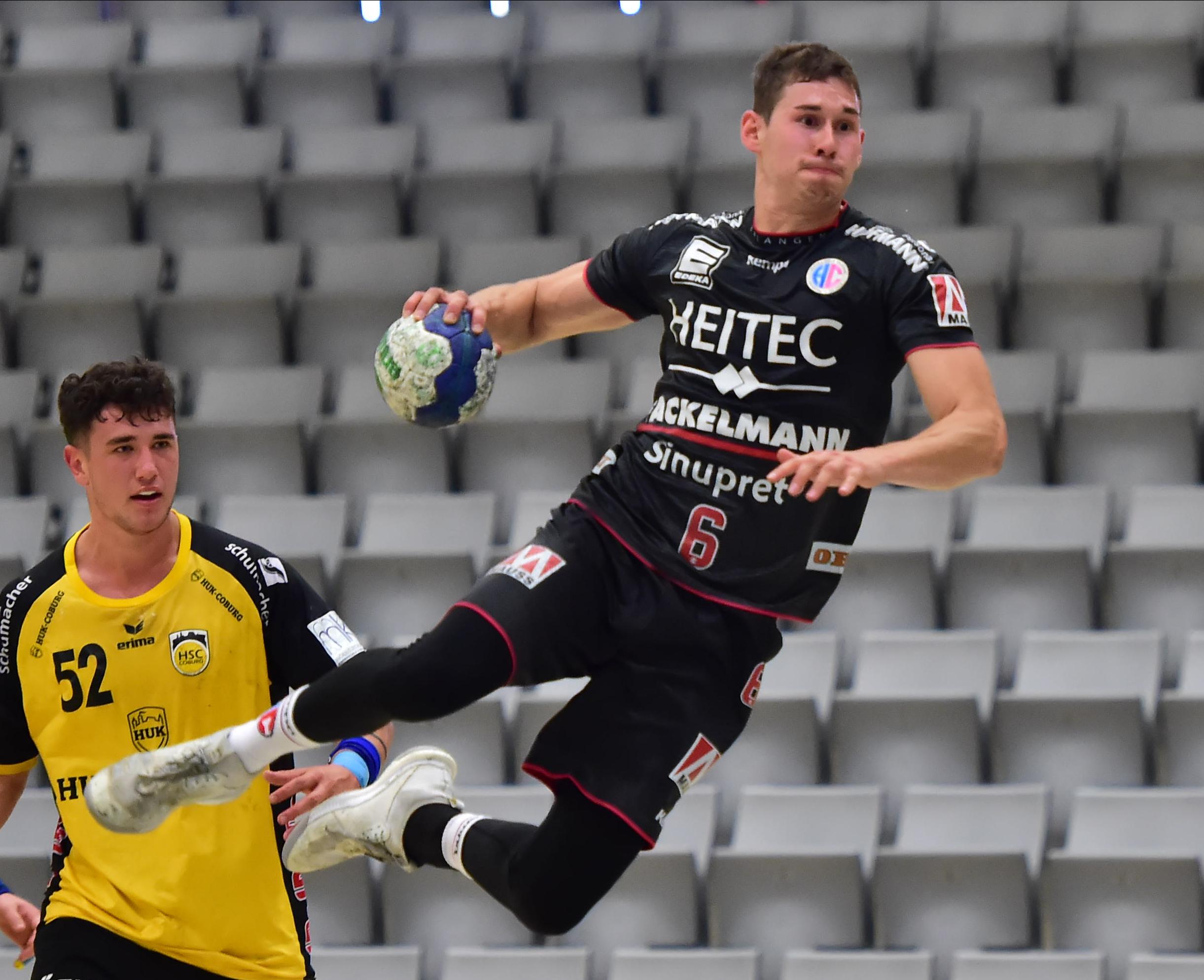 "Max ist fast wie ein Gegenpol zu Christopher Bissel, er ist ein eher ruhiger Typ. Er erledigt seinen Job aber mit einer wahnsinnigen Zuverlässigkeit. Die beiden machen Spaß und pushen sich gegenseitig auf ihrer Position. Natürlich macht er wie jeder junge Spieler noch Fehler, aber ich habe überhaupt keine Bedenken, ihn in der Bundesliga spielen zu lassen."