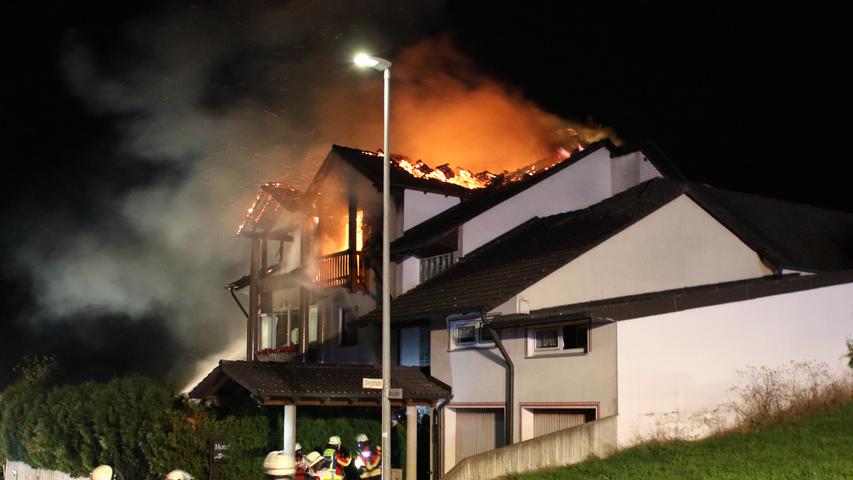 Ehemaliges Hotel in Heroldsbach stand in Flammen