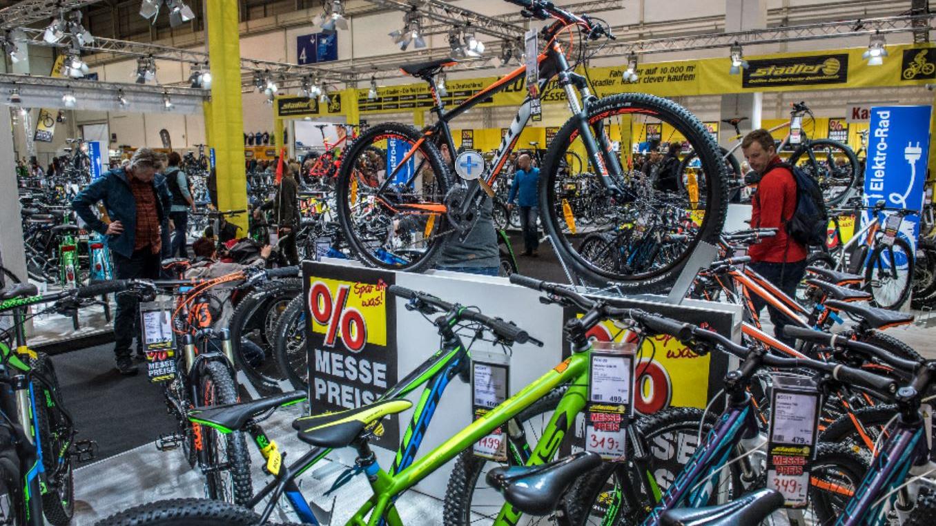 Der Fahrradabsatz boomt derzeit, vor allem E-Bikes sind seit Corona gefragt wie nie. Doch in der kommenden Saison drohen Lieferengpässe. Der Fahrradabsatz boomt derzeit, vor allem E-Bikes sind seit Corona gefragt wie nie. Doch in der kommenden Saison drohen Lieferengpässe.