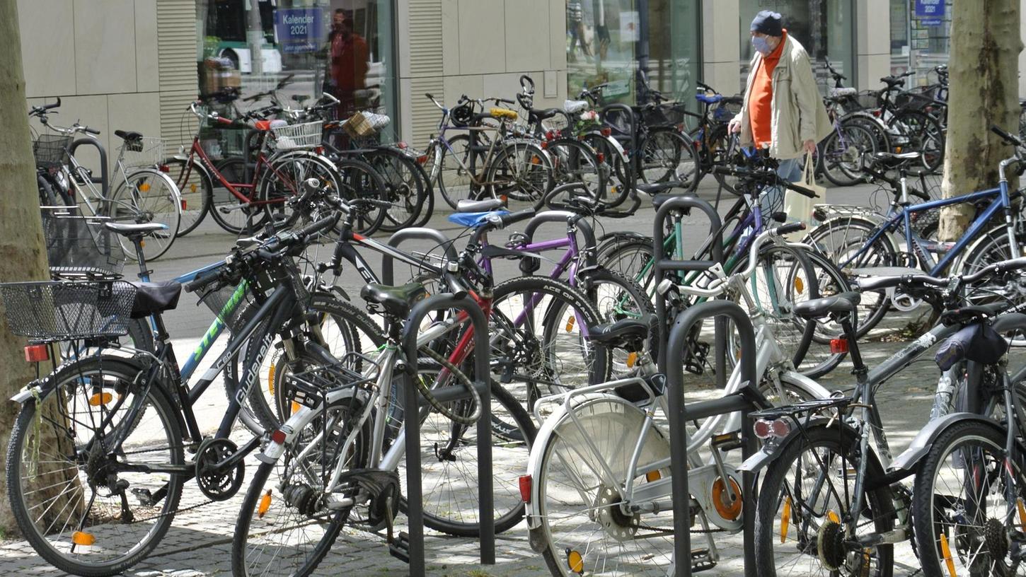 Erlangen: Harsche Kritik an Fahrradbügeln