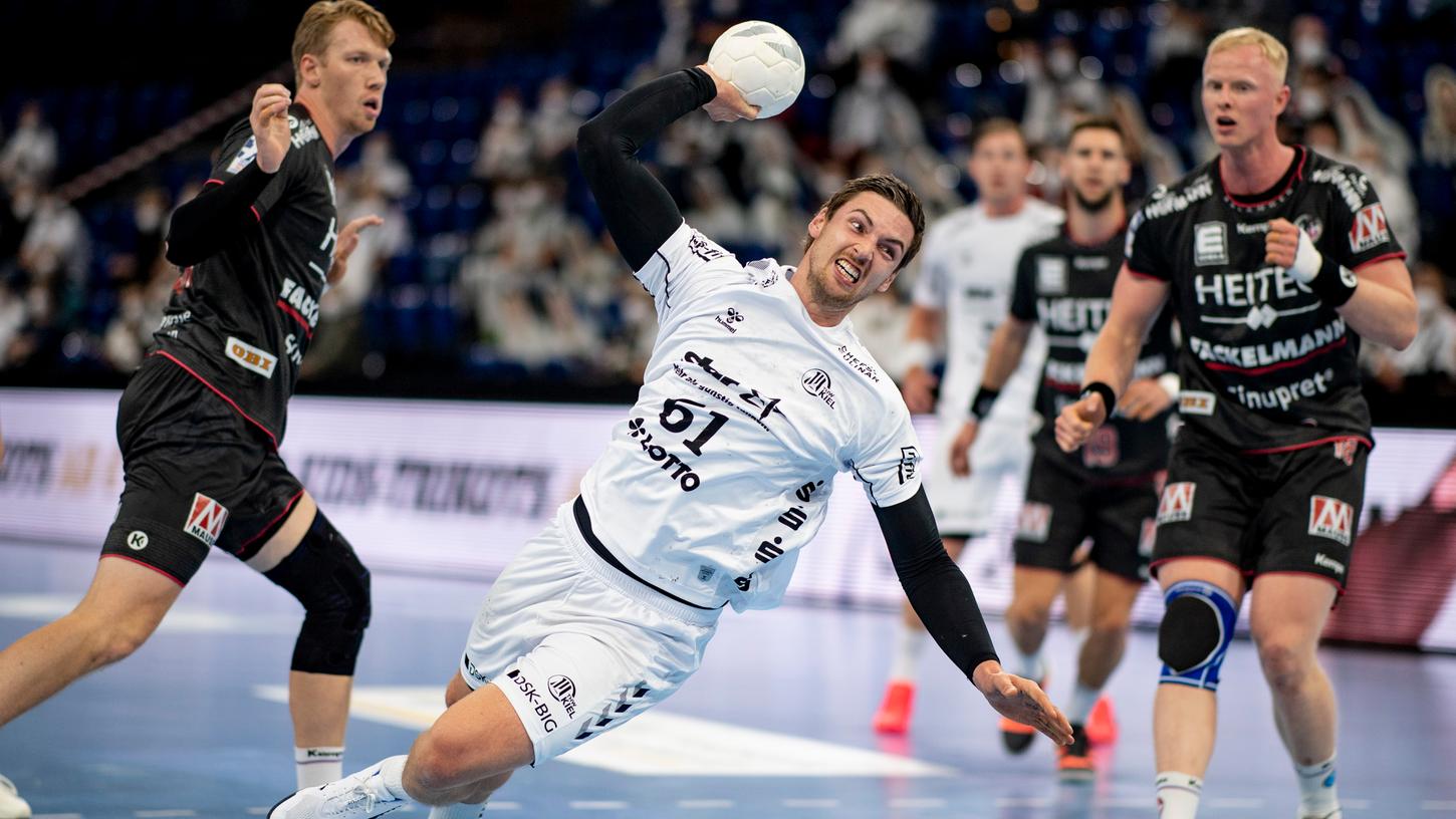 Gegen Hendrik Pekeler und Rekordmeister THW Kiel muss der HC Erlangen zum Saisonauftakt eine 30:36-Niederlage hinnehmen.