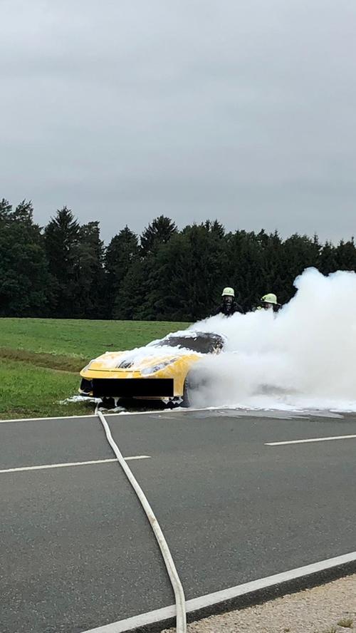 Ferrari in Flammen: Sportwagen brennt aus - 350.000 Euro Schaden