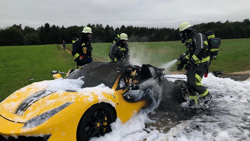 Ferrari in Flammen: Sportwagen brennt aus - 350.000 Euro Schaden