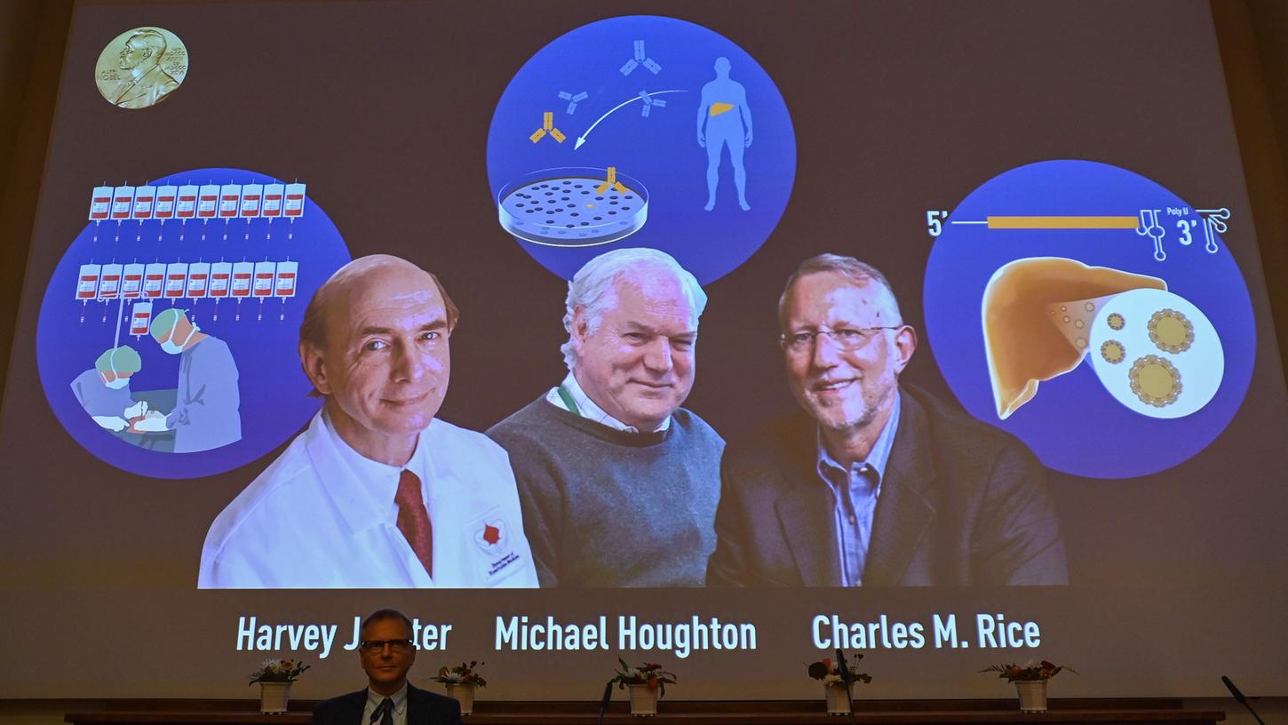 Dieses Videobild zeigt die drei diesjährigen Träger des Medizin-Nobelpreises Harvey J. Alter, Michael Houghton und Charles M. Rice (v. li. n. re.).