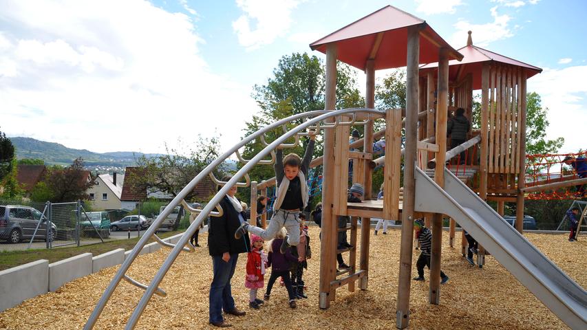 Alles neu macht der Oktober: Kinder nehmen Reuther Spielplatz in Besitz