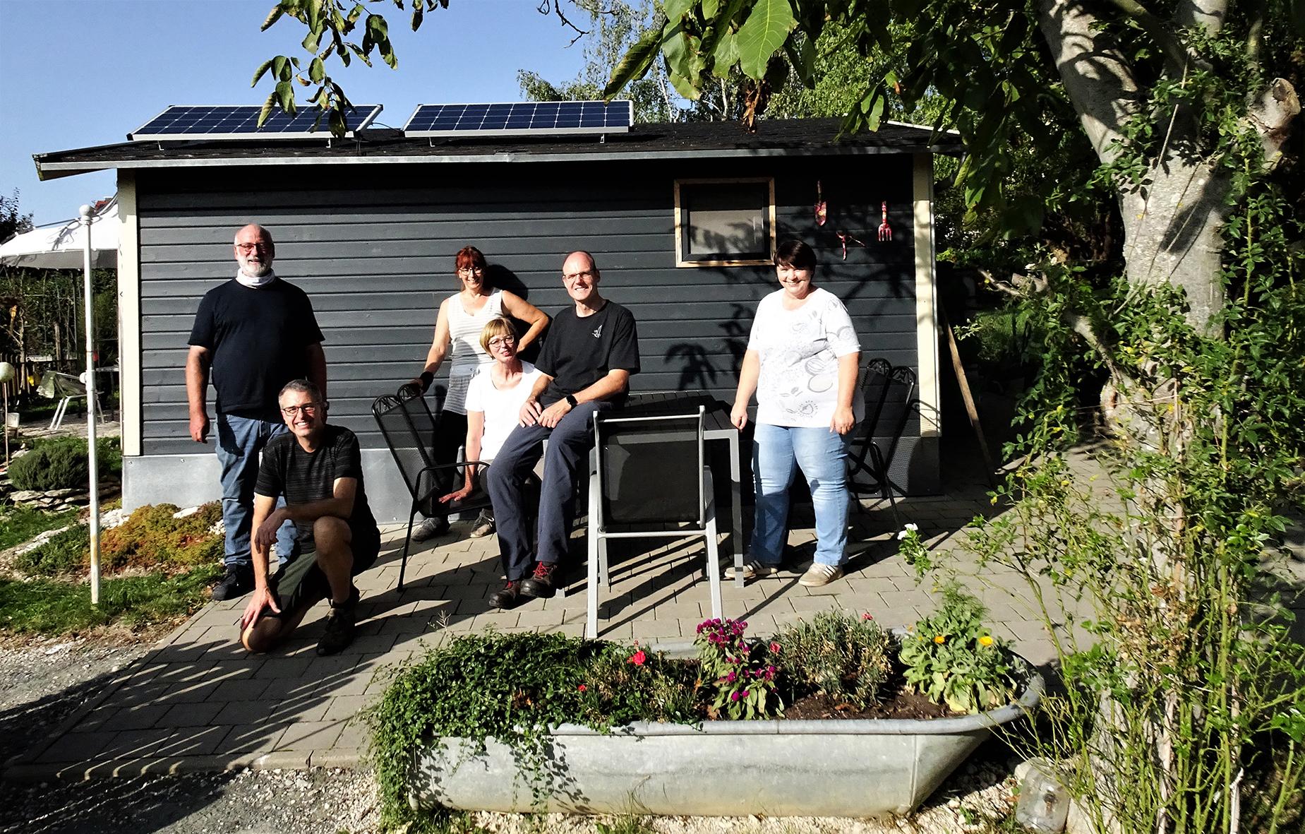 Siemens Mitarbeiter Spenden Solarmodule Fur Demenz Sinnesgarten In Schlaifhausen Schlaifhausen Nordbayern De