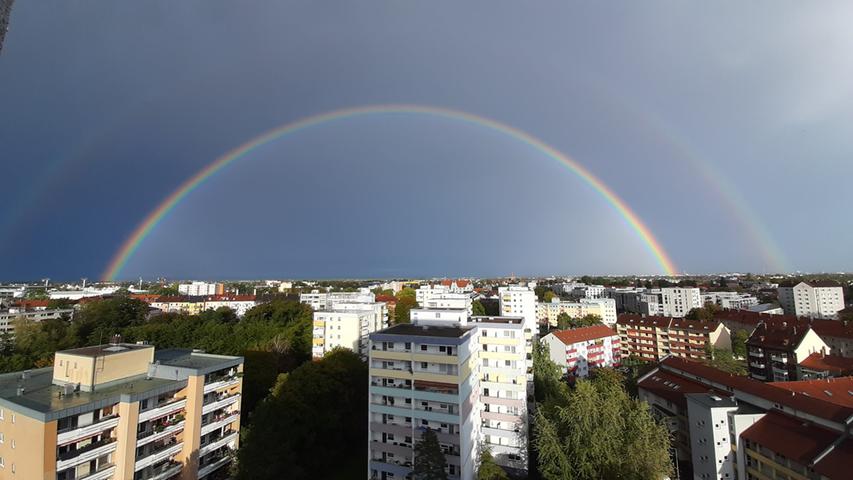 Atemberaubende Bilder: Doppelregenbogen verzaubert Nürnberg