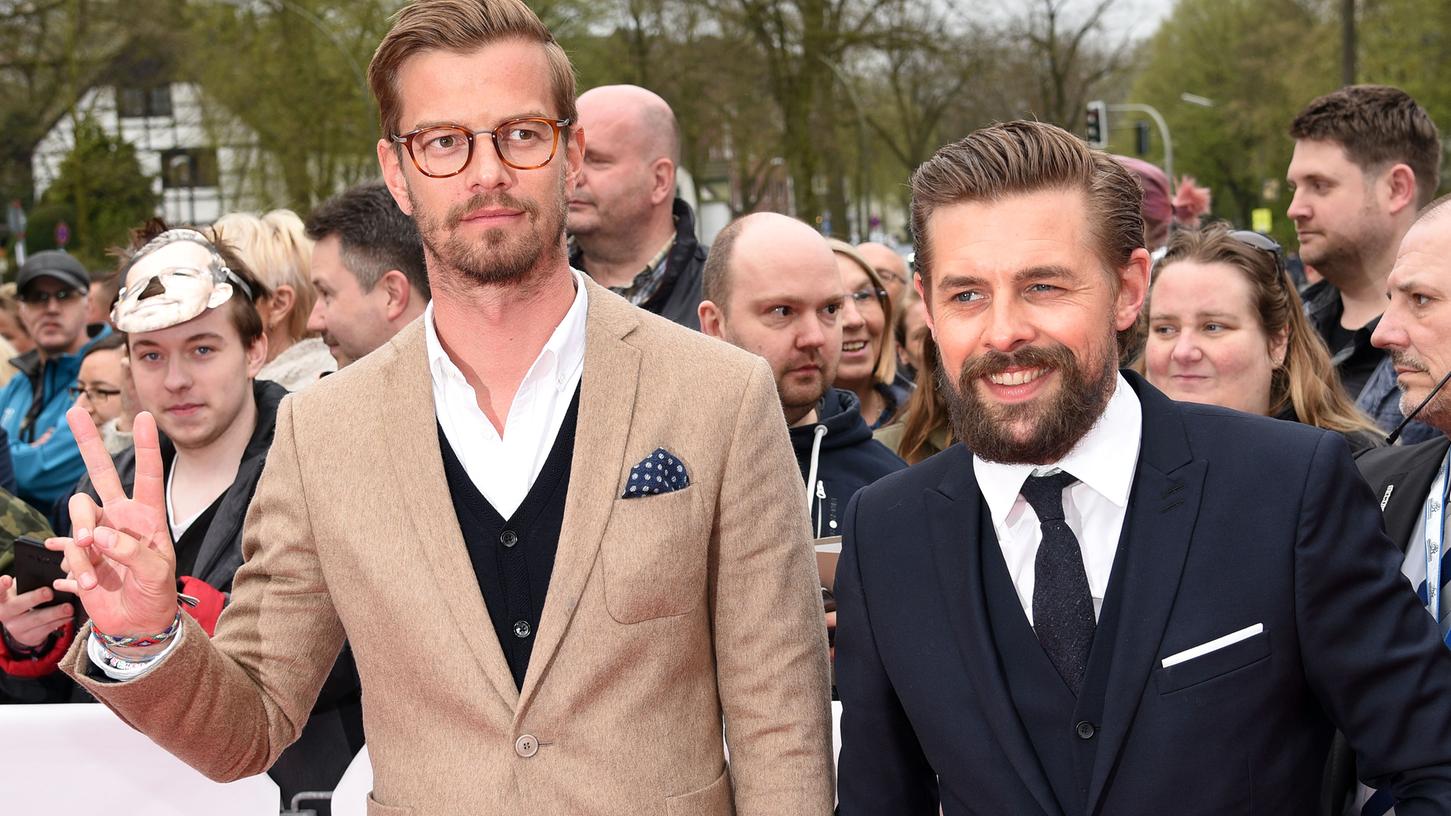 Stars am Kommentatorenpult: Joko und Klaas, die Quotenkönige der TV-Republik, dürfen sich mit Paul Jaeckel, David Raum und Tim Handwerker beschäftigen. Stars am Kommentatorenpult: Joko und Klaas, die Quotenkönige der TV-Republik, dürfen sich mit Paul Jaeckel, David Raum und Tim Handwerker beschäftigen.