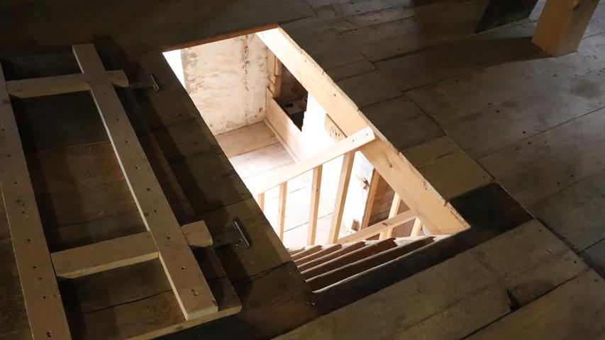 Der Dachboden des heutigen Wohnhauses wurde ebenfalls restauriert. Eine schmale Treppe führt hinauf.
