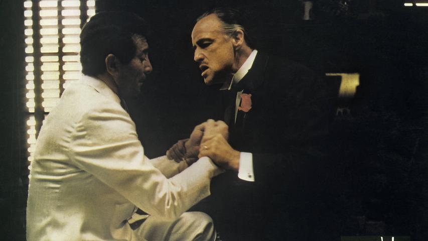 5. "Irgendwann, möglicherweise auch nie, werde ich dich bitten, mir eine kleine Gefälligkeit zu erweisen." Das ist der Haken, der kleine Haken, wenn man Don Corleone um etwas bittet.  