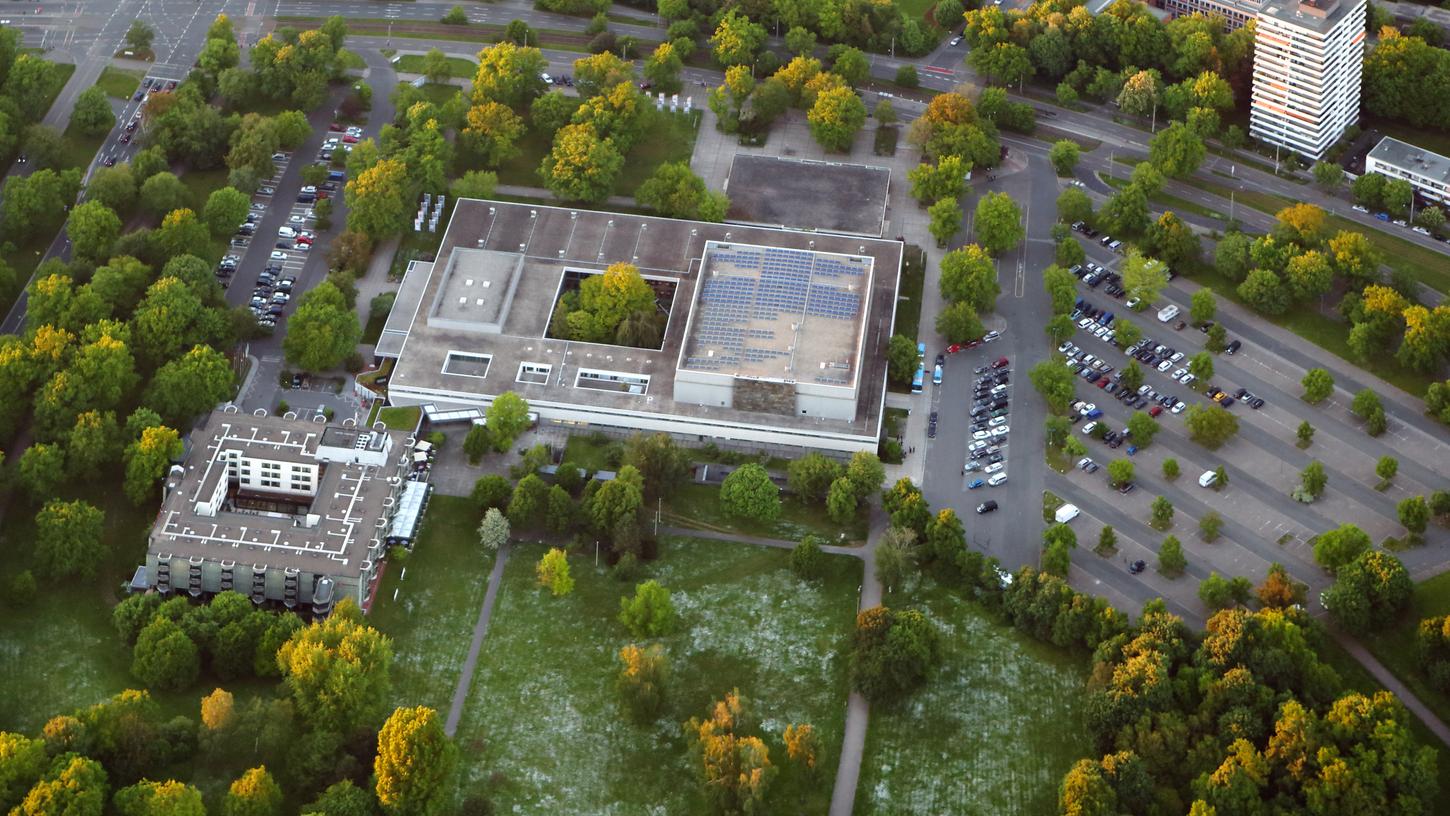 Auf dem bisherigen Parkplatz der Meistersingerhalle soll die neue Konzert- und Veranstaltungshalle errichtet werden. Für dieses Großprojekt müssen der Bebauungsplan und der Flächennutzungsplan geändert werden.    