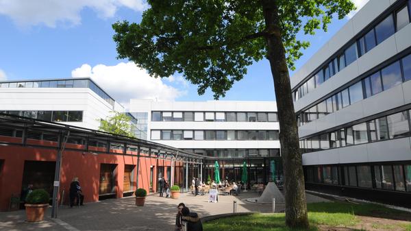 Pro Jahr lassen sich rund 200.000 Patienten in Deutschland eine Hüftprothese einsetzen. Besonders betroffen sind Menschen über 60 Jahre. 2020 siegte erstmals das Krankenhaus Martha-Maria in diesem Bereich des NZ-Klinikchecks. Das Krankenhaus Martha-Maria in Nürnberg wird vom gleichnamigen Diakoniewerk der evangelisch-methodistischen Kirche betrieben. Es befindet sich im Nordosten der Stadt.