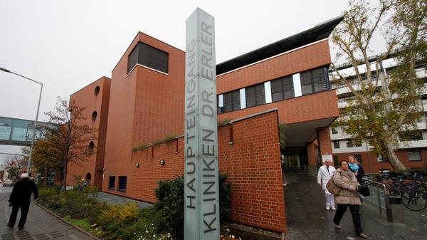 Der Mediziner Fritz Erler gründete in der Erler-Klinik eine Unfallstation und 1940 seine eigene Unfallklinik in Nürnberg. Die Fachklinik für Chirurgie und Orthopädie leitete Erler bis kurz vor seinem Tod selbst.