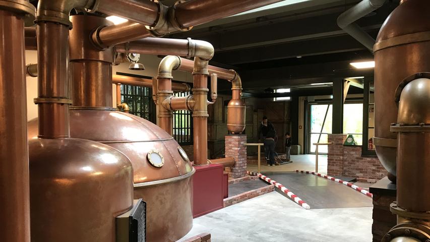 Die "Factory Minigolf" ahmt eine Brauerei nach.
