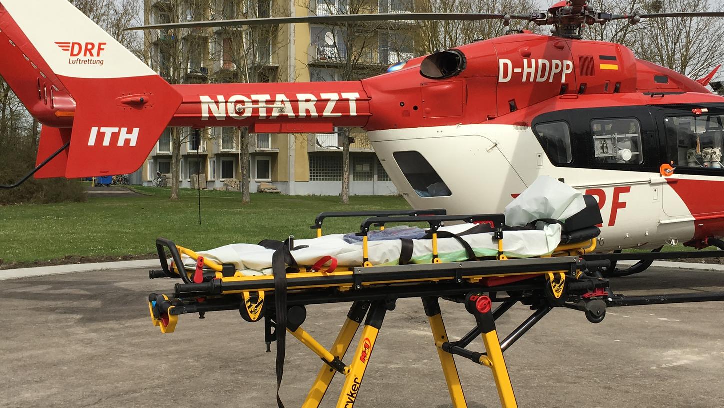 Ein Hubschrauber brachte den Radler in ein Krankenhaus.