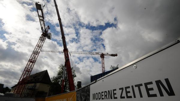 Beteiligung regionaler Firmen am Bau: Laut Center Parcs gingen 235 von 350 Millionen Euro Bausumme an regionale Firmen in Bayern und Baden-Württemberg. Darunter auch viele aus der direkten Umgebung von Leutkirch. Das bestätigte der lokale Architekt.