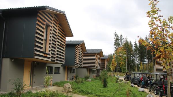 Auslastung: den Center Parcs im Allgäu besuchten zuletzt rund 225 000 Menschen innerhalb eines Jahres, die gemeinsam für 1,1 Millionen Übernachtungen sorgten. Knapp 60 Prozent der Gäste kamen aus Bayern und Baden-Württemberg.