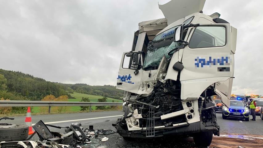 Schwerer Lkw-Unfall in Unterfranken: Fahrer wurde dabei verletzt