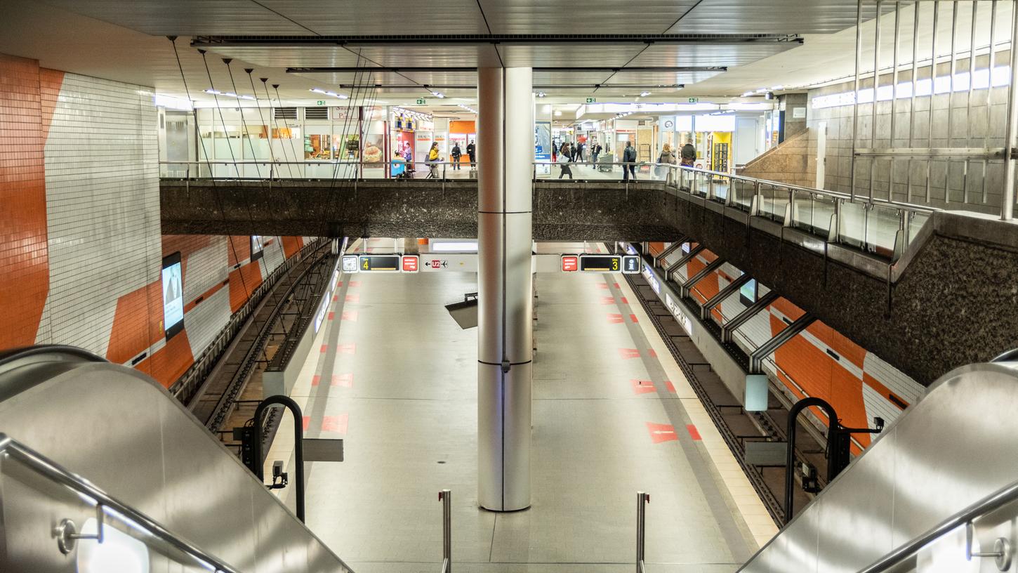  Gähnende Leere heute Vormittag an U-Bahn-Haltestellen im Nürnberger Hauptbahnhof. Verdi hatte erneut zu Warnstreiks im ÖPNV aufgerufen.