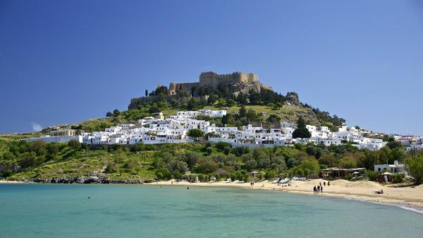 Rhodos, Kreta, Kos und Korfu: Gleich vier griechische Inseln werden von Nürnberg aus direkt angefloge. Die Reiseziele werden von insgesamt vier Fluggesellschaften abgedeckt: Corendon Airlines, Ryanair, SmartLynx und Marabu.