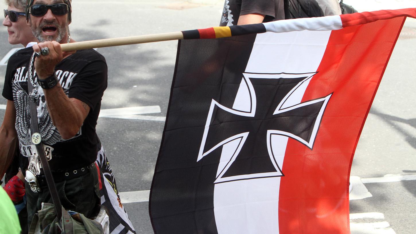 Die Allianz gegen Rechtsextremismus fürchtet, dass auch am Sonntag in Nürnberg bei einer sogenannten Corona-Demo wieder Rechtsradikale mit Reichskriegsflaggen zu sehen sind.