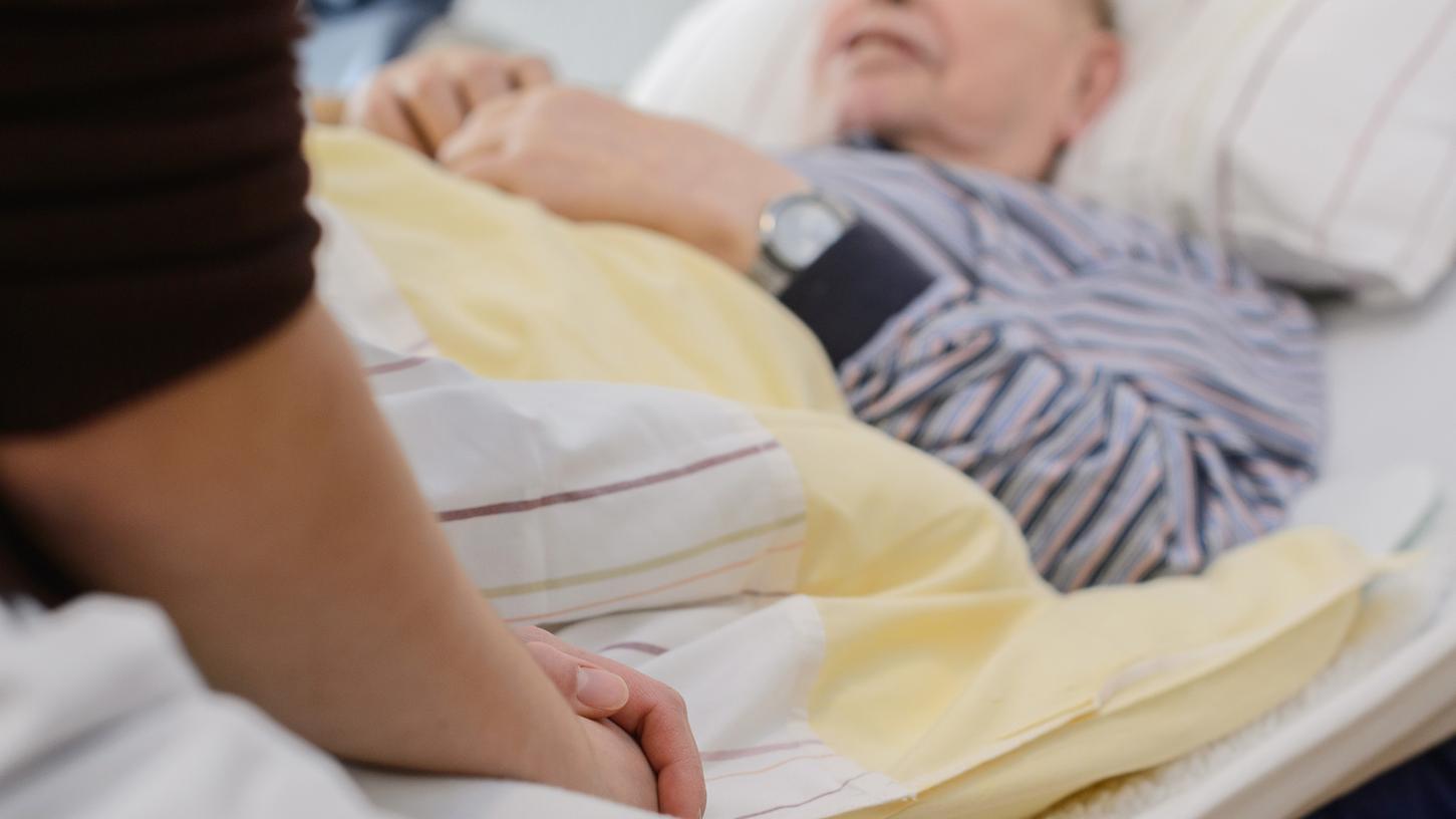 Nicht allein sein in den letzten Tagen und Stunden: In einem stationären Hospiz können schwerkranke Menschen rundum betreut werden.