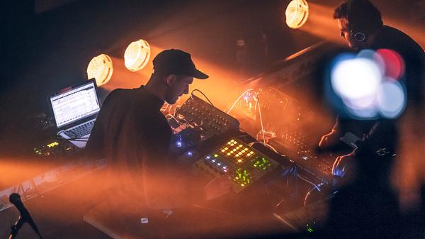 <p>Elektronische Live-Musik der Extra-Klasse: Skull Sized Kingdom ist einzigartig und vielschichtig. Einflüsse diverser Musikrichtungen machen die Musik des Kollektivs einzigartig. </p>